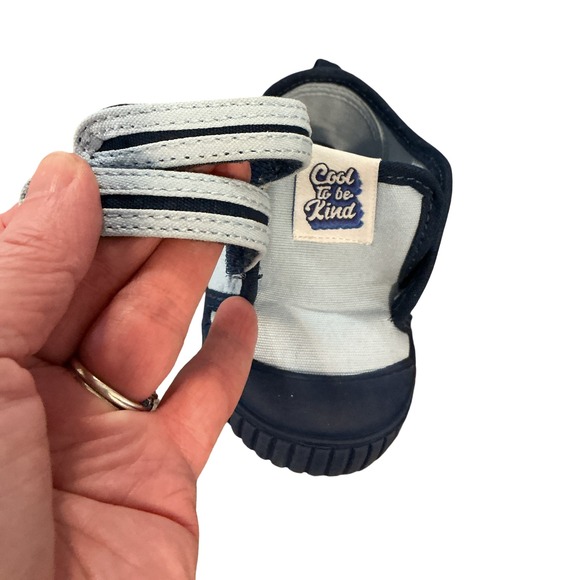 Wonder Nation Baby Boy Shoes Size 4 Bundle Blue Canvas Sneakers  Sherpa Boots - Picture 8 of 10